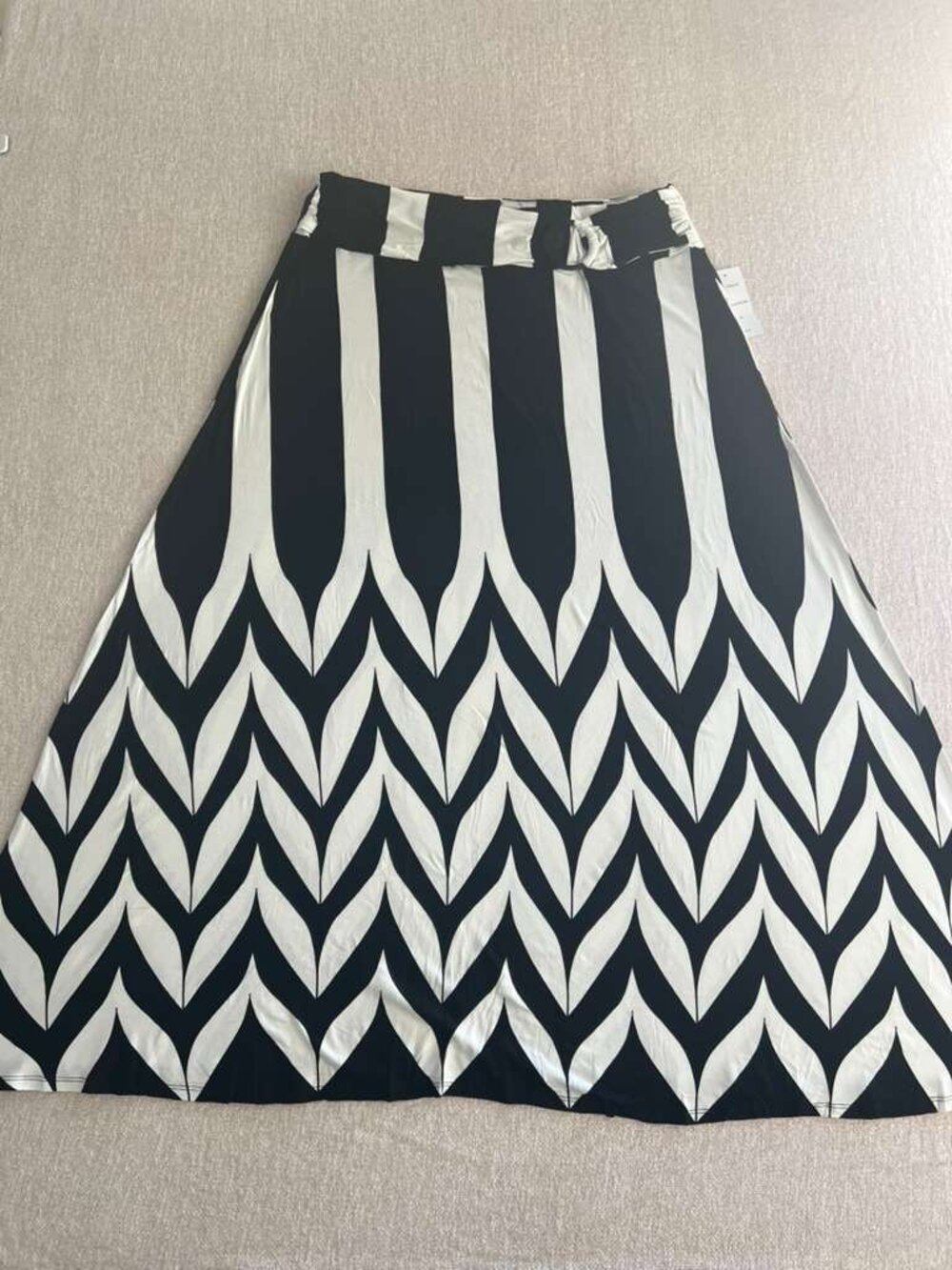 Sabrina Lauren New York XL Black White Chevron Maxi Skirt NWT - Picture 2 of 6